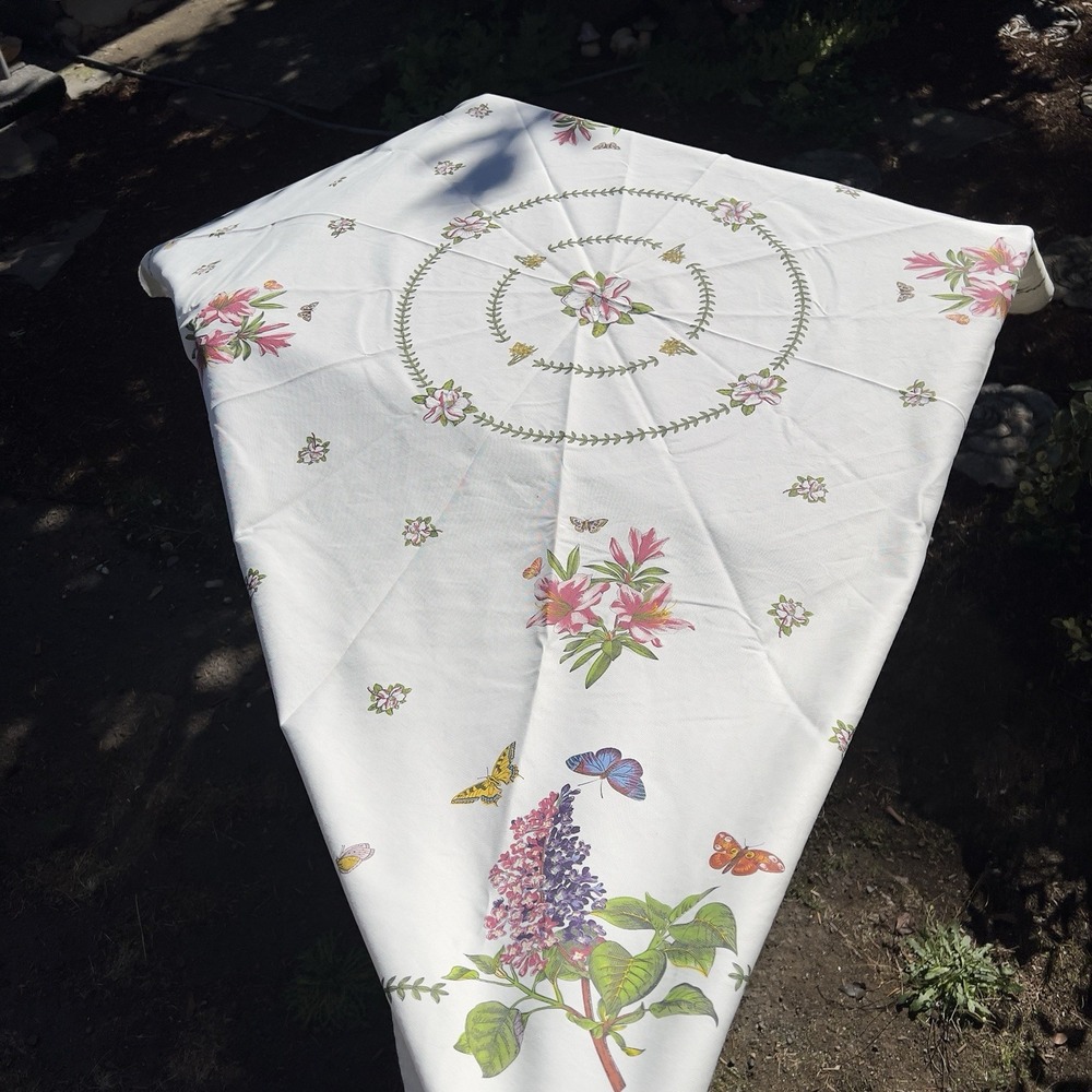 Portmeirion Botanic Garden Tablecloth 70-Inch Round Flowers Butterflies - Picture 3 of 7